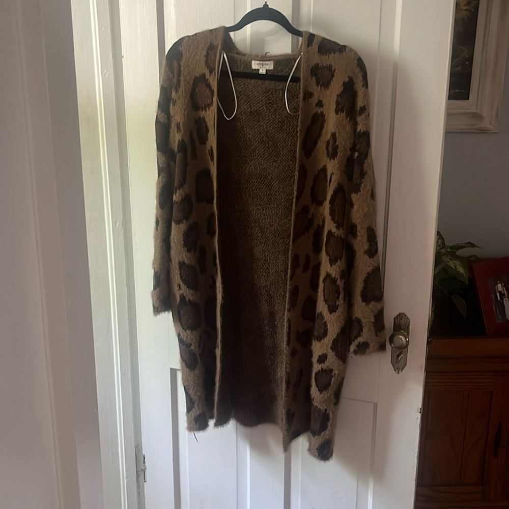 Knee length animal print cardigan…with pockets!